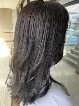 アイリス(IRIS) グレージュ切りっぱなしボブ前髪ありミニボブミルクティベージュ