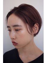 ハニーマスタード(HONEY MUSTARD)&nbsp;センターパート柔らかく透け感のあるボルドーカラーショート