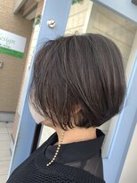 ジョワイユヘアーデザイン(Joyeux)&nbsp;joyeux モードな雰囲気も♪前下がり大人ショート