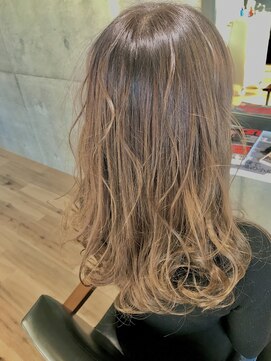 スロウ(SLOW) ベージュカラー/明るめカラー