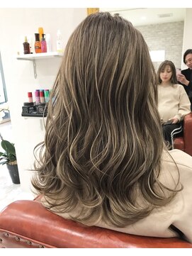 イーエス(E.S) 大人可愛い抜け感ベージュハイライト