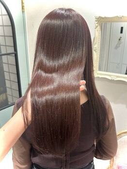 ココ(co.co.)の写真/【艶と柔らかさを残した扱いやすい髪に】クセやうねりを改善しつつナチュラルな質感を残したストレートへ