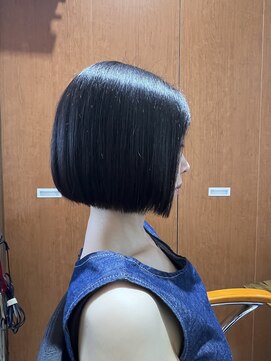 ブラフ(B.R.AP.h) あごライン王道ボブ × アッシュグレー(5トーン)