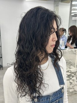 ブラウン(Brown) レイヤーカット/ロングパーマ/ウェットヘア