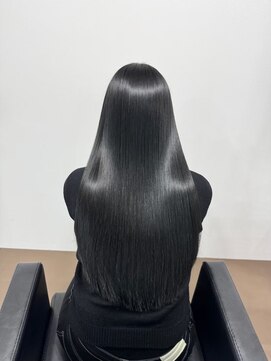 イオエ 元町(ioe) 前髪/暗髪カラー/艶カラー/小顔カット/髪質改善/縮毛矯正/黒髪