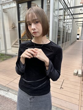 ムード(mood) グレージュ/カーキ/ダブルカラー/イルミナカラー/ボブ