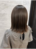 オリーブベージュ