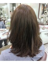 ピンナップガール pinup girl&nbsp;ラフなカールをしっとり質感で作る、センシュアルヘア