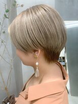 テトヘアー(teto hair) ハンサムショート、前髪インナーカラー、ブロンドベージュ