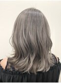 ブリーチカラー×ホワイトグレー〔内形歩美〕
