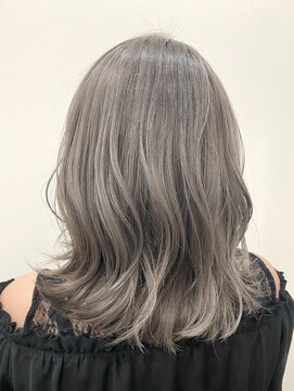 チョコンテ(choconte.) ブリーチカラー×ホワイトグレー〔内形歩美〕