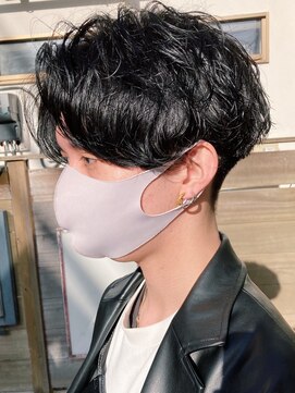 バイフィフス 原宿/表参道(by fifth) センターパート/スパイラルパーマ/サイドグラデーション/メンズ