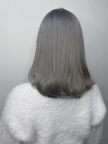 モルニ(MORNI) グレーカラー_マロンベージュ Aラインボブ かきあげ