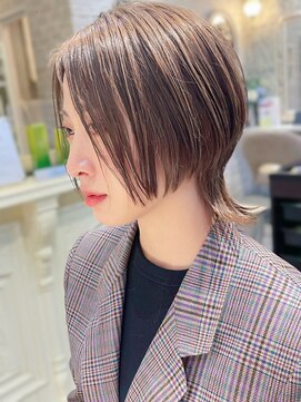 キビト(kibito) ウルフボブ カーキグレージュ