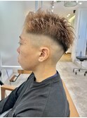 刈り上げフェード風アップバングショートカラーメンズヘア