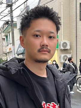 アイズ 海老名(AIZU) スパイキーショート くせ毛ショート ベリーショート 眉毛