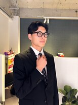 アム(amu) ビジネスシーンで使える爽やかアップバングヘア