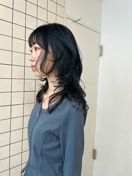 カルテ(QUARTE) ネイビーブルー×ハッシュカット