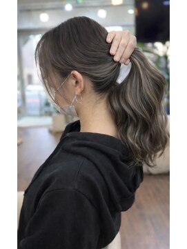 フルール(fleur) 細インナーハイライト×グレージュポニー