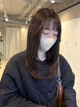 エレノア 藤沢(Eleanor) ロングの顔まわりレイヤー