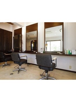 【女性スタイリスト2人♪】3席のみでゆったり過ごせるプライベートサロン―青色の可愛い扉が目印です☆