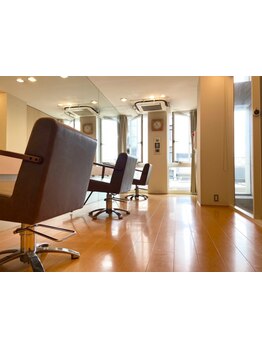 【女性TOPstylist３人３席だけのリラックスサロン】柔らかい雰囲気の中で髪にも心にも心地よい空間を