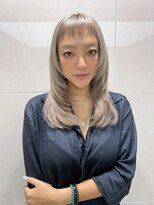 ピークアブー ワン(PEEK-A-BOO ONE)&nbsp;レイヤーカットハッシュカットオン眉ブリーチダブルカラー