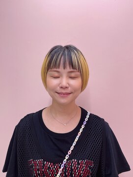 ルーム シンサイバシ(room shinsaibashi) シンプルなのに印象的。モードを纏う大人ボブ