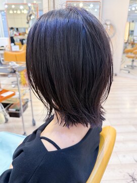 モリオ フロム ロンドン 成増店 【morio成増/児玉】 ミディアムレイヤー 外ハネ 黒髪