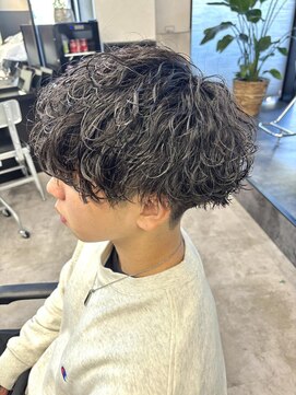 コードバイケンジ 戸塚(CODE by KENJE) 【強め波巻きスパイラル】セットが楽なメンズパーマ