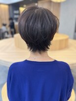 リファインド(REFINED) 立体的な大人ショートボブ×白髪ぼかしベージュ