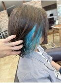 個性と透明感を叶えるシアンインナーカラー