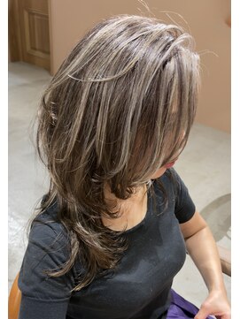 Lea.hair design【1/5NEWOPEN(予定)】 白髪ぼかしハイライト×レイヤーカット