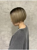 やや前下がりマッシュショート