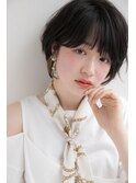 大人カジュアルな小顔に見える耳かけ丸みショートボブ