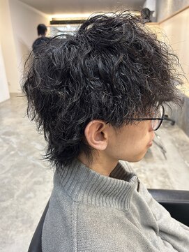 ヒュイル バイ ニアウ(Hwyl by Niau) メンズマッシュパーマ波巻スパイラルパーマニュアンスパーマ