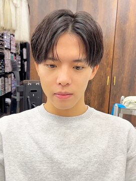 メゾンアクア 表参道(Maison ACQUA) ◆メンズヘア/センターパート/ワックスなし/ウルフ/コンマバング