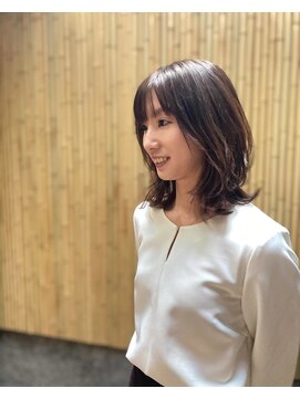 モーダアッカ(moda acca) 動きのあるミディアムスタイル@20代30代40代