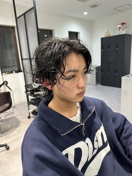 カルロイースタイル(CARLO e-style) 波巻きツイストスパイラルパーマツーブロック刈り上げマッシュ
