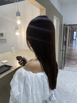 シュヴーブリヤン(cheveux brillants) 【パサつき・うねり対策に】潤いと艶で魅せる美ストレート