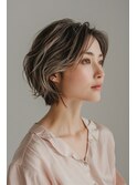 ★明るめグレージュの大人レイヤーボブ