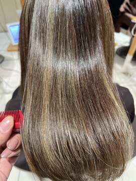 アース 武蔵境店(HAIR & MAKE EARTH) ハイライト毛にも対応!自然な仕上がりの髪質改善縮毛矯正|