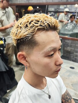 フォーコーナーズカットショップスリーセント 栄(FourCornersCutShop 3/cent) 宮城リョータ風/極道パーマ/スパイラルパーマ/フェードカット