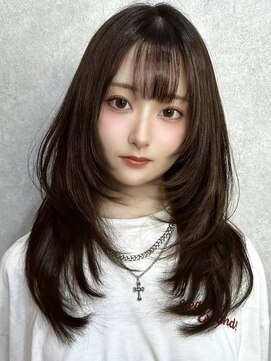 エイム(AiM) ハッシュカット 顔周りレイヤー グレージュ 透明感カラー 20代