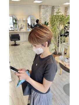 クレア(CREA) ・20代30代透明感暗髪アッシュブルーグレージュ丸みボブ