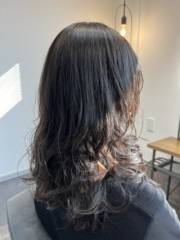 普段のスタイリングにかかる時間を短縮し、毎朝のお手入れも簡単に♪ふんわりウェーブで女性らしい印象へ☆