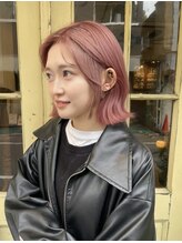 ヨナサン(Yona Saint)&nbsp;ピンク/外ハネ/耳つぼ