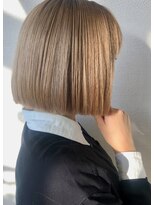 Lond Rouge ぱつっとハイトーンボブ