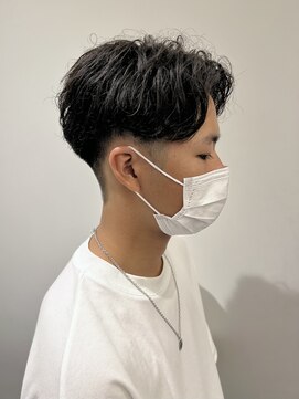 リリアーナ(LILIANA) センターパート ツイストスパイラル メンズ 池袋 バーバー