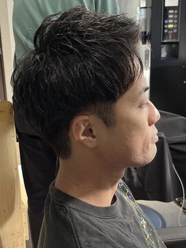 フイ 代々木(Hui) メンズ/アップバング/ツーブロックマッシュ/束感ショート波巻き